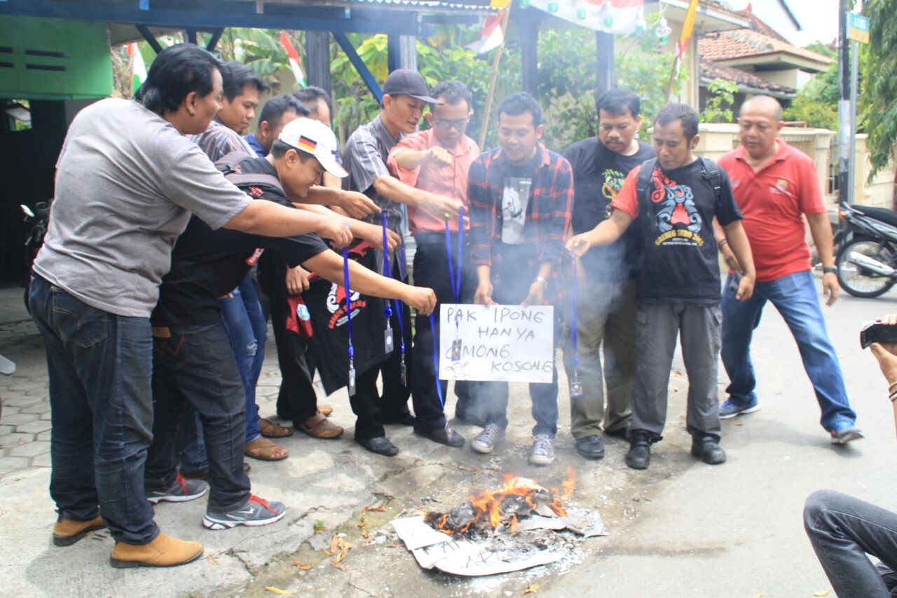 Wartawan Unjuk Rasa Boikot Grebeg Suro Ponorogo